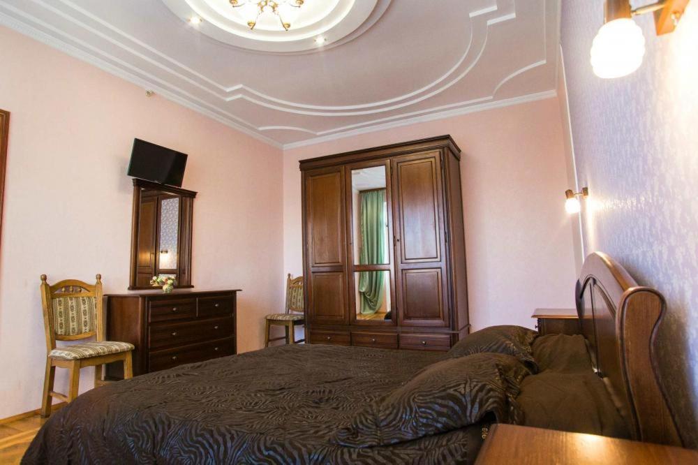 Hotel Complex Uhnovych Ternopil Exterior photo