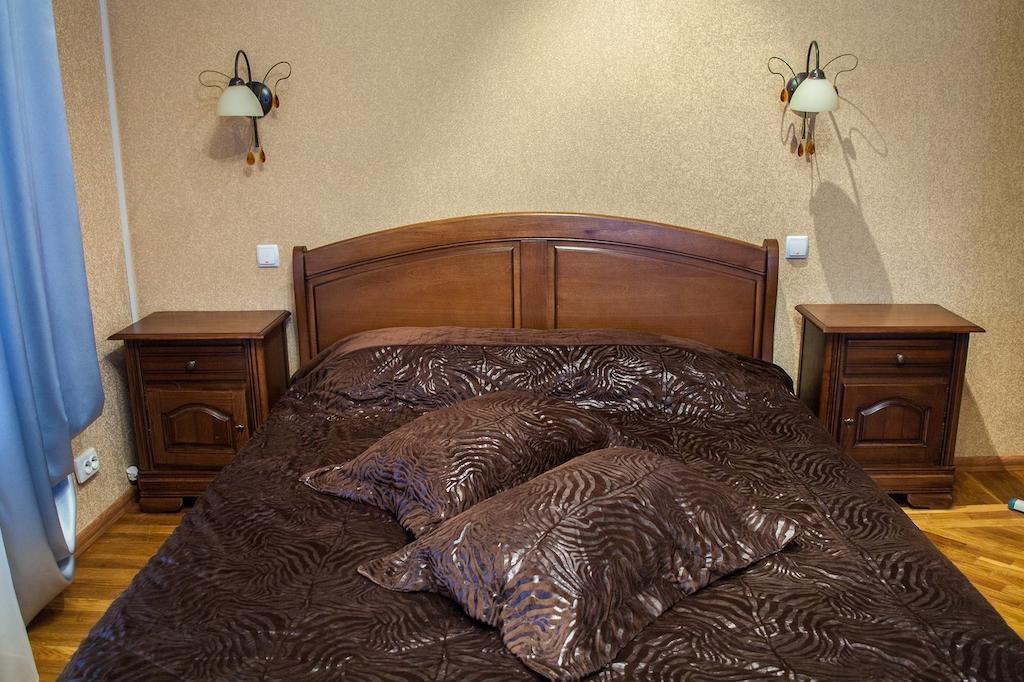 Hotel Complex Uhnovych Ternopil Room photo